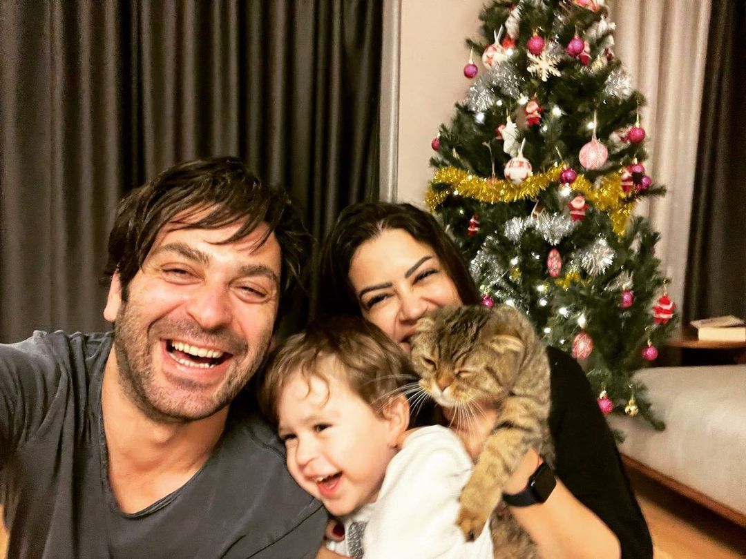 Serdar Ortaç 700 bin TL'lik nafakadan kurtuluyor! Eski eşi Chloe Loughnan evleniyor! İşte Chloe'nin yeni aşkı... 7