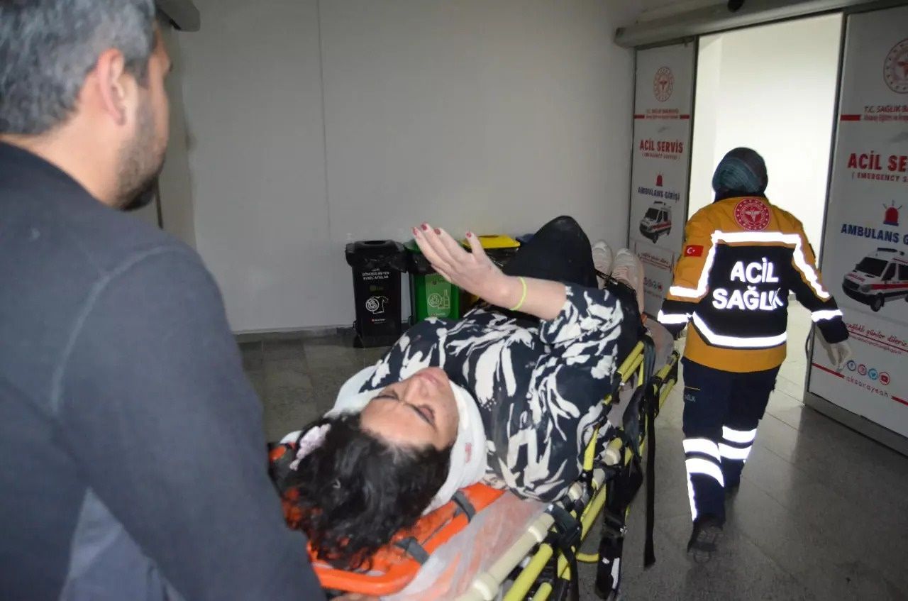 Otobüs şarampole yuvarlandı! Ölü ve yaralılar var 2