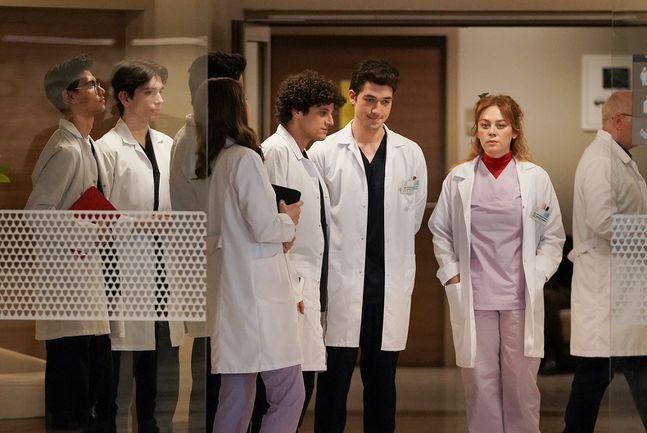 Bahar dizisinin yıldızı Demet Evgar'dan yeni proje! Afife Jale’nin hayatını canlandıracak 5
