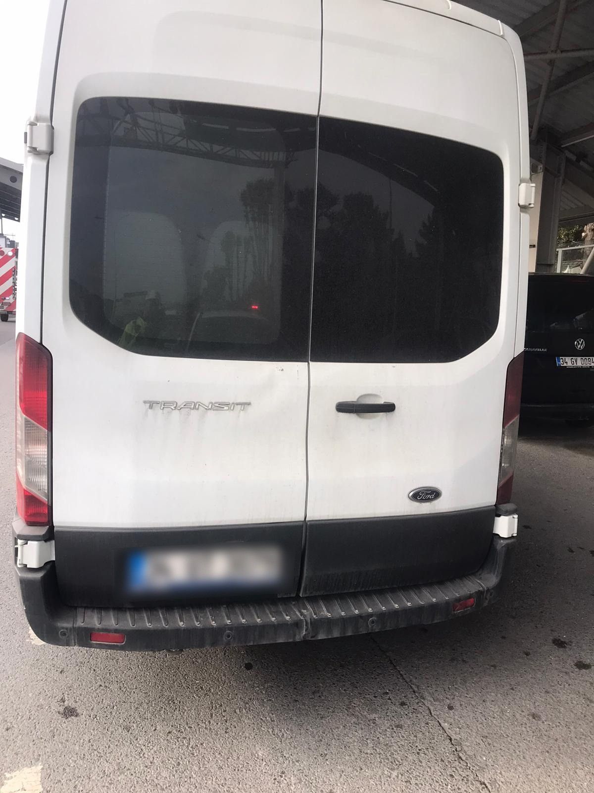Ünlü şarkıcı Yıldız Tilbe, polis aracına çarptı 4