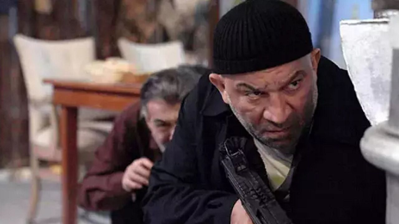 Arka Sokaklar dizisinde kahkaya boğulacağınız Hüsnü Mesut sahneleri bölüme damga vurdu! Sosyal medya o anları konuşuyor... 2