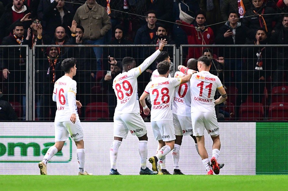 Fenerbahçe'den Galatasaray'a büyük fark! Dünyanın en iyi takımları açıklandı: İşte Türk takımlarının sıralamadaki yeri 25