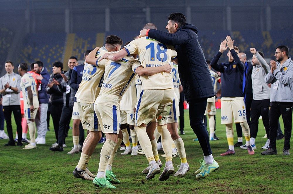 Fenerbahçe'den Galatasaray'a büyük fark! Dünyanın en iyi takımları açıklandı: İşte Türk takımlarının sıralamadaki yeri 19