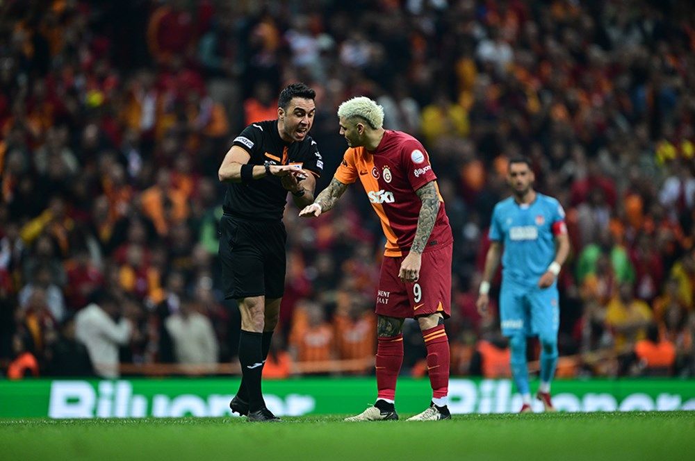 Galatasaray 6 golle kazandı, eski hakemler tartışmalı pozisyonları yorumladı! 4