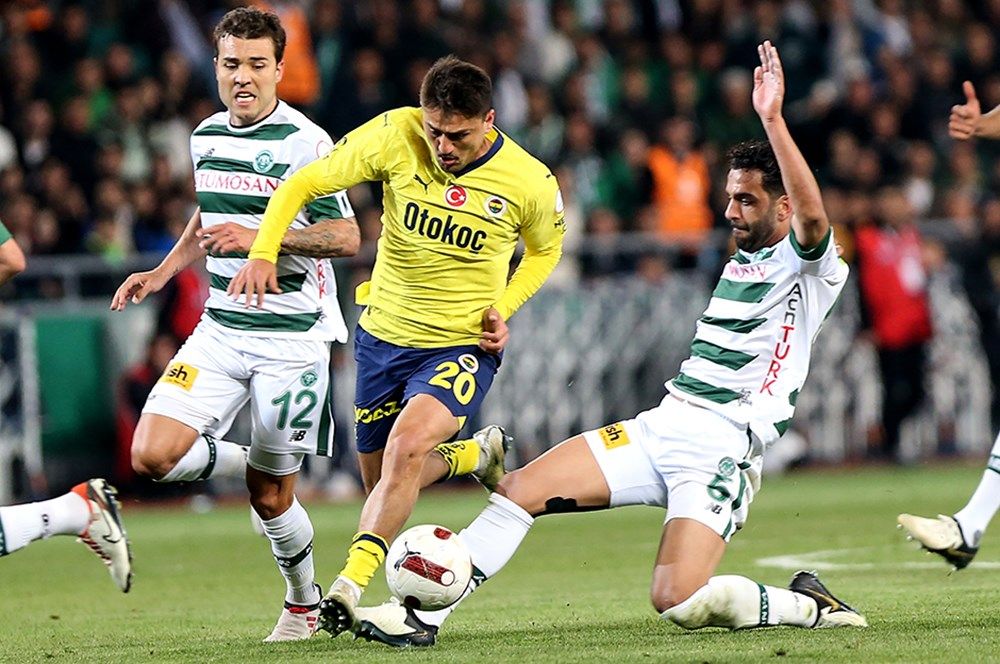 “Fenerbahçe Galatasaray’dan tarihi fark yememek için derbiye U19 takımıyla çıksın! Hatta Başkan Ali Koç derbide takımı sahadan çekmeli!” 12