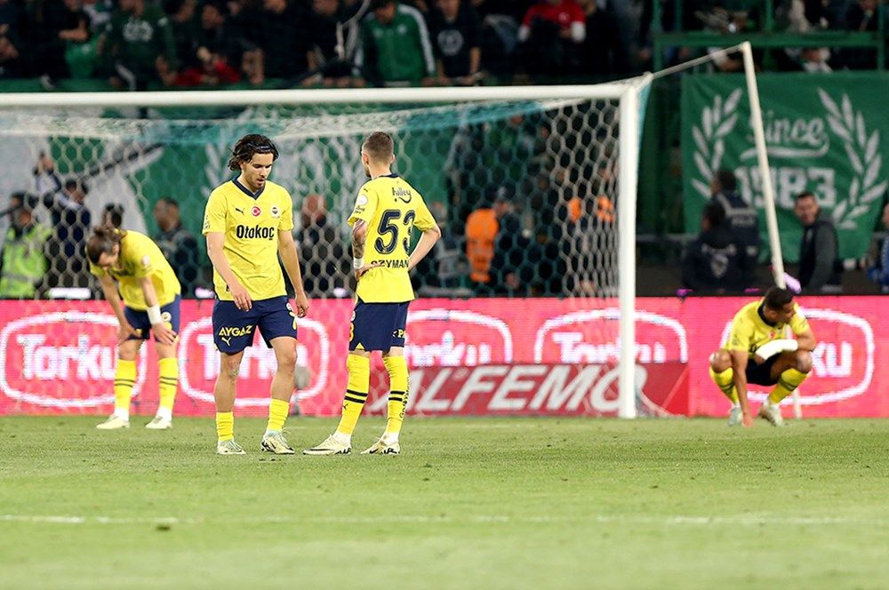 “Fenerbahçe Galatasaray’dan tarihi fark yememek için derbiye U19 takımıyla çıksın! Hatta Başkan Ali Koç derbide takımı sahadan çekmeli!” 5