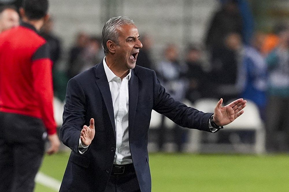 “Fenerbahçe Galatasaray’dan tarihi fark yememek için derbiye U19 takımıyla çıksın! Hatta Başkan Ali Koç derbide takımı sahadan çekmeli!” 7