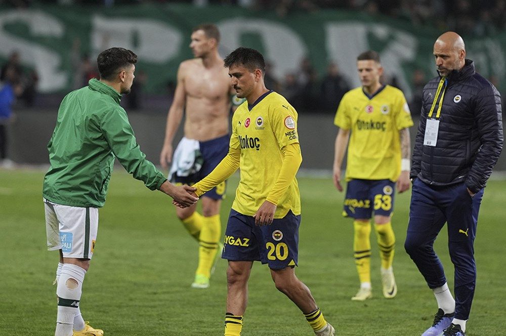 “Fenerbahçe Galatasaray’dan tarihi fark yememek için derbiye U19 takımıyla çıksın! Hatta Başkan Ali Koç derbide takımı sahadan çekmeli!” 13