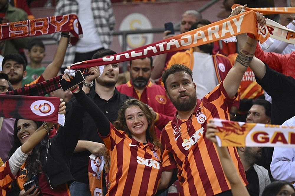 Galatasaray'ın kasası ağzına kadar doldu! Cimbom para basıyor: Yönetimden 2.5 milyar TL'lik tarihi gelir 2