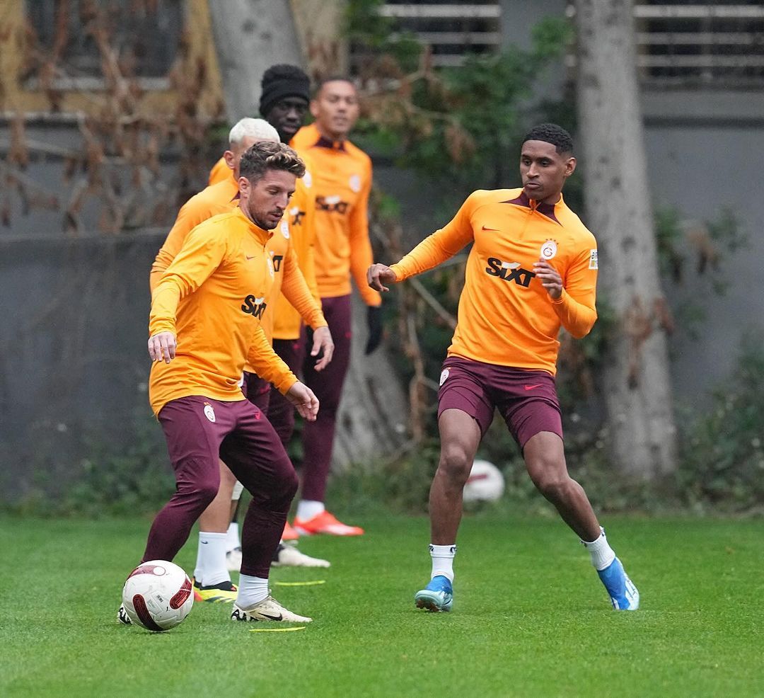 Galatasaray'da yeni sezonun ilk transferi belli oldu! 4