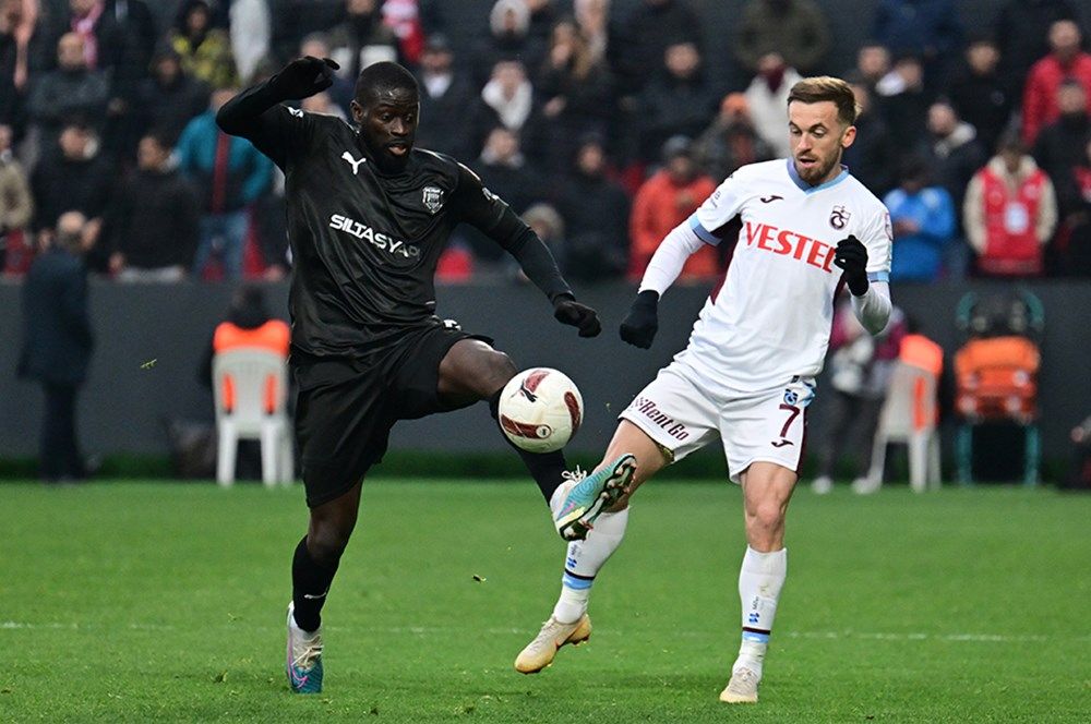 Dries Mertens, Michy Batshuayi ve Cenk Tosun da bu listede! İşte Süper Lig'de sezon sonu serbest kalacak yıldız oyuncular: Bu futbolcular bedava... 5