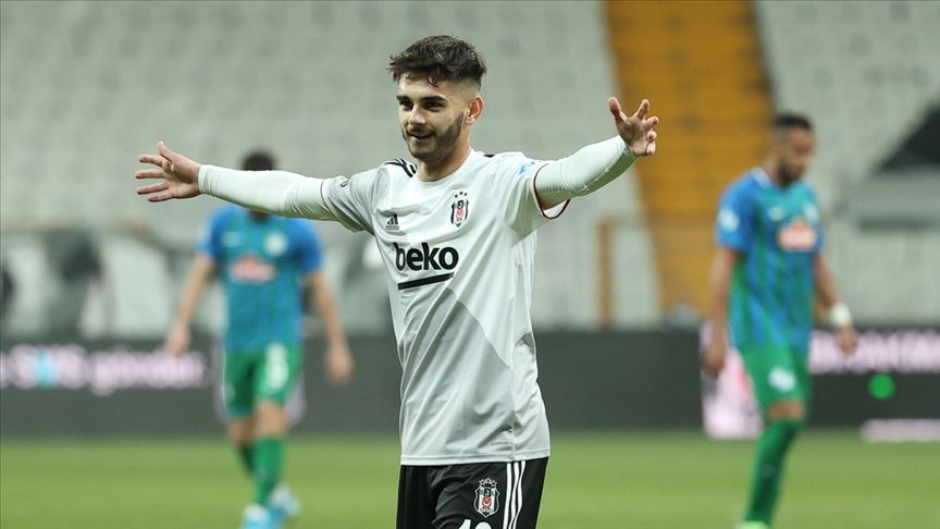 Ve Hasan Arat yumruğunu masaya vurdu, yıldız oyuncuların Beşiktaş kariyerini bitirmek için harekete geçti! 11 futbolcu sezon sonu takımdan gönderilecek… 14
