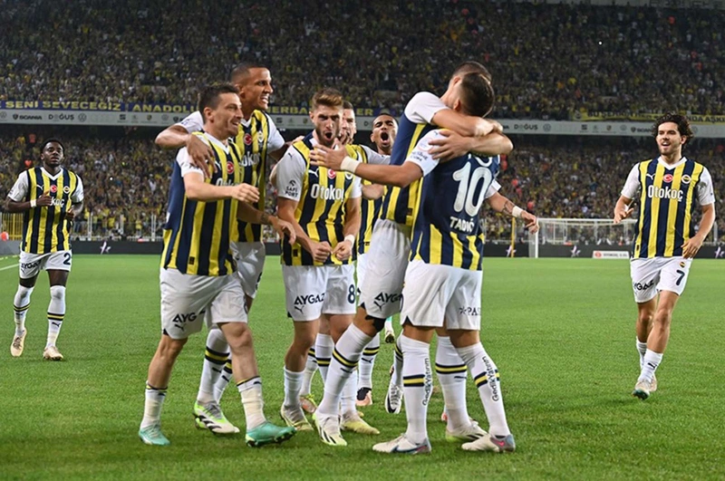 Sarı-Lacivertliler'de bomba gelişme! Ali Koç adaylığını açıkladı, Fenerbahçe taraftarı ayağa kalktı: O ismi başkanlığa çağırdılar: ''Aday ol'' 2