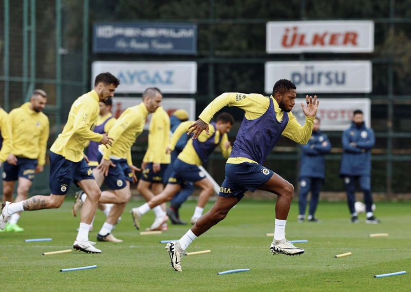 Sarı-Lacivertliler'de bomba gelişme! Ali Koç adaylığını açıkladı, Fenerbahçe taraftarı ayağa kalktı: O ismi başkanlığa çağırdılar: ''Aday ol'' 3