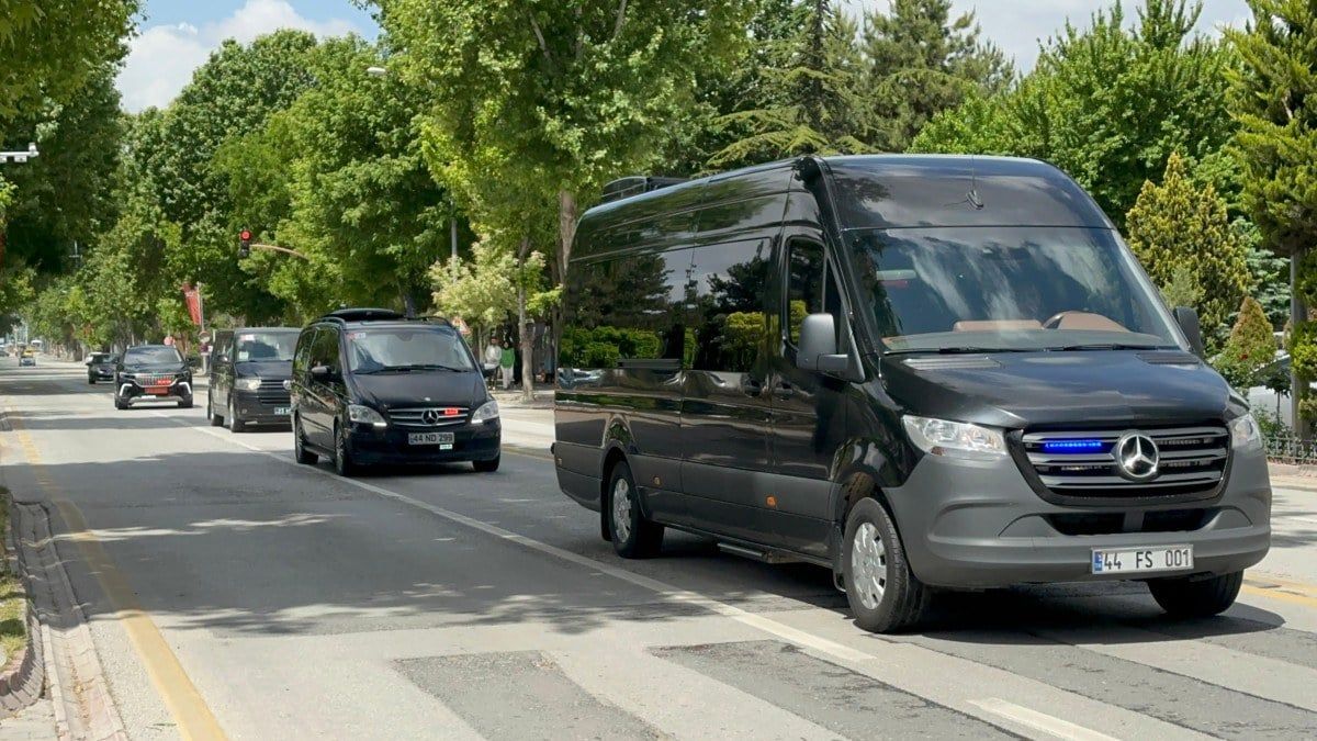 Kamuda tasarruf hamlesi... Bakan Uraloğlu'nun konvoyunda dikkat çeken 3 minibüs 2