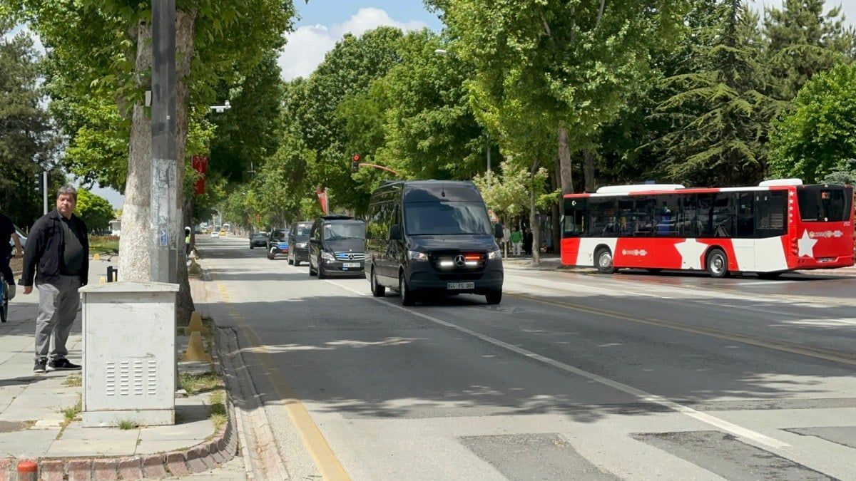 Kamuda tasarruf hamlesi... Bakan Uraloğlu'nun konvoyunda dikkat çeken 3 minibüs 3