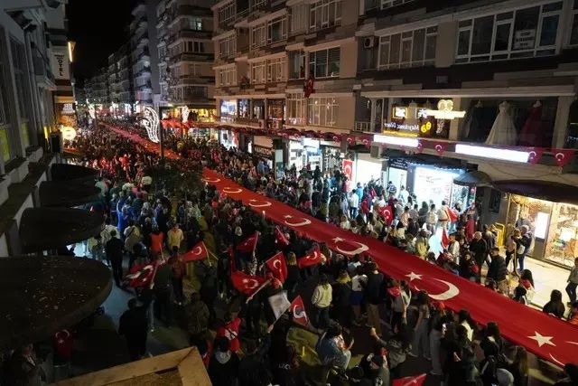 Yurdun dört bir yanında 19 Mayıs coşkusu! 1919 metrelik bayrak açıldı, konserler verildi 1
