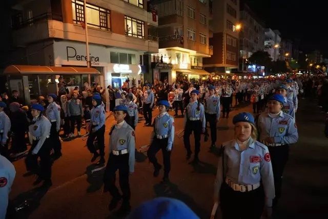 Yurdun dört bir yanında 19 Mayıs coşkusu! 1919 metrelik bayrak açıldı, konserler verildi 2