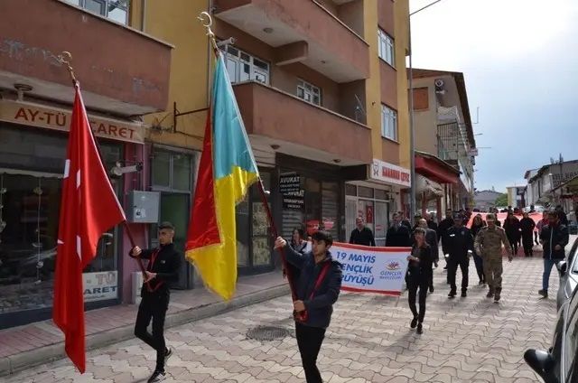 Yurdun dört bir yanında 19 Mayıs coşkusu! 1919 metrelik bayrak açıldı, konserler verildi 11