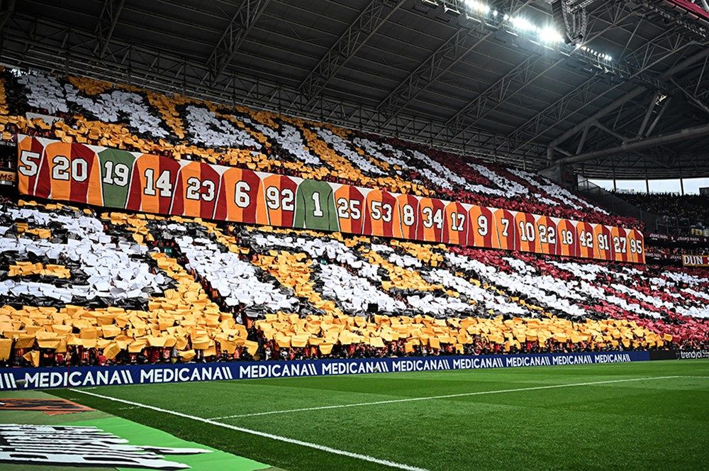 Galatasaray taraftarından Fenerbahçe derbisine özel koreografi! 4