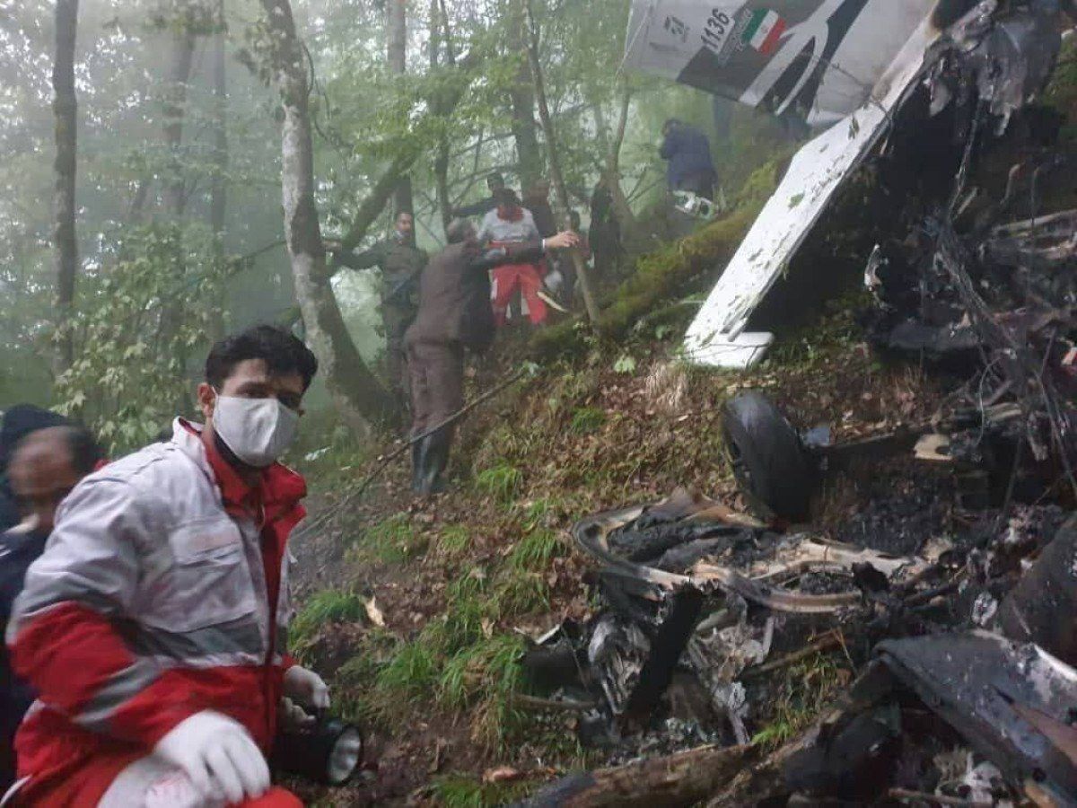 Reisi'nin helikopteri tamamen yanmış halde bulundu! İçindekiler yanarak can verdi... 4