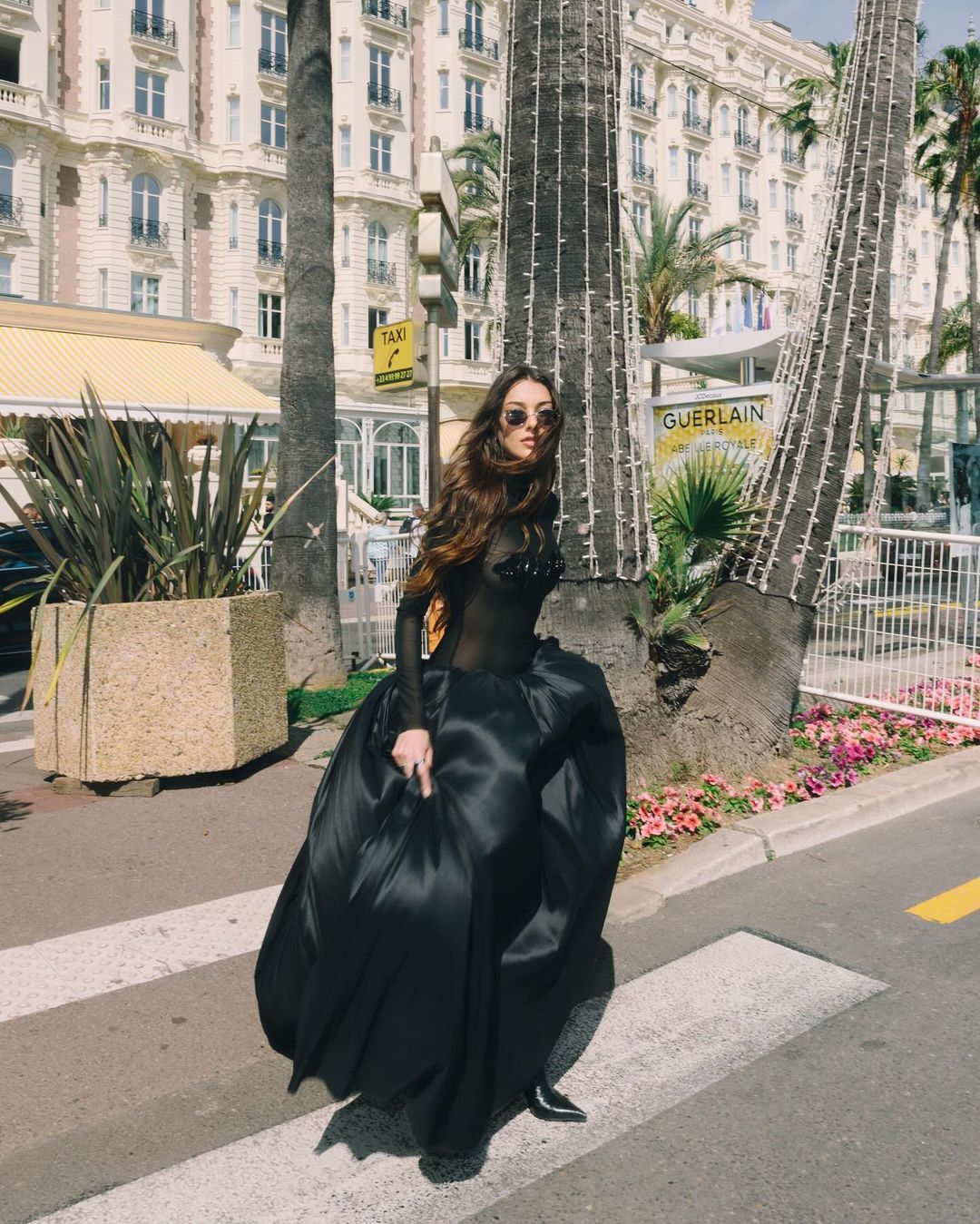 Dilan Çiçek Deniz'in Cannes Film Festivali'ndeki tarzı sosyal medya kullanıcılarını ikiye böldü 3