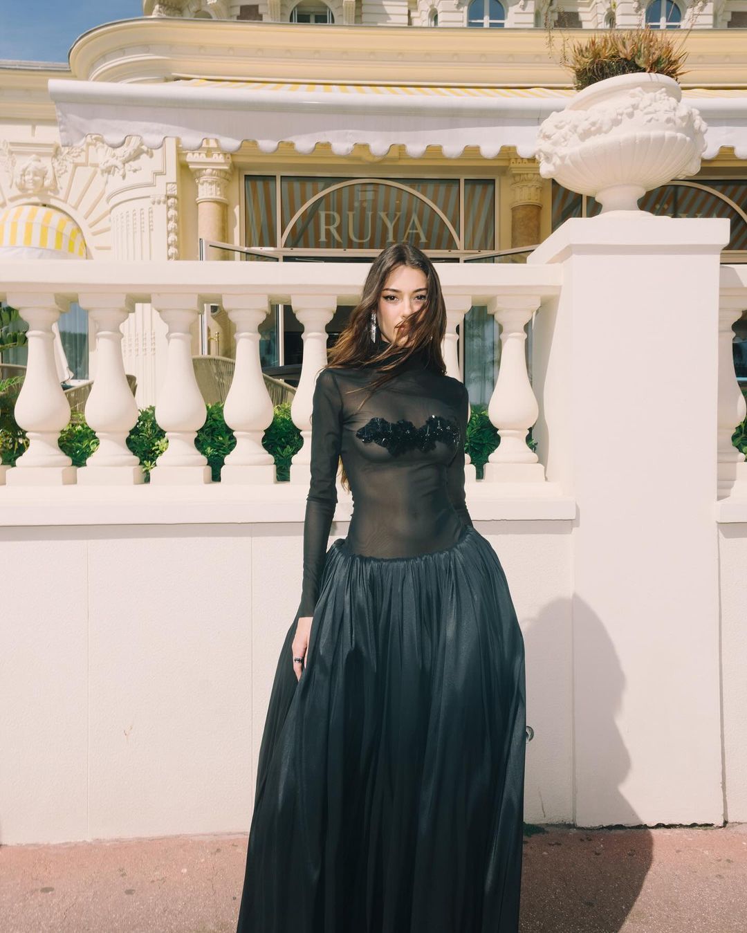 Dilan Çiçek Deniz'in Cannes Film Festivali'ndeki tarzı sosyal medya kullanıcılarını ikiye böldü 1