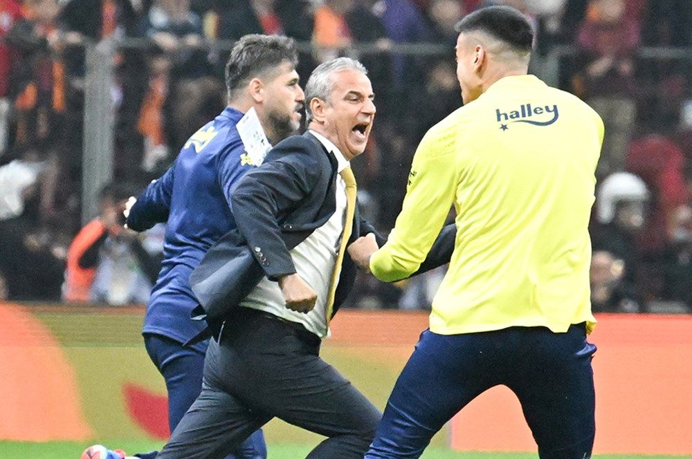 “İsmail Kartal belli ki saha içinde taktik vermek yerine saha dışında nasıl tahrik ederizi çalıştırmış! Mert Hakan Yandaş’ın ne rakibe saygısı var, ne taraftara ne de kendi takımına!” 9