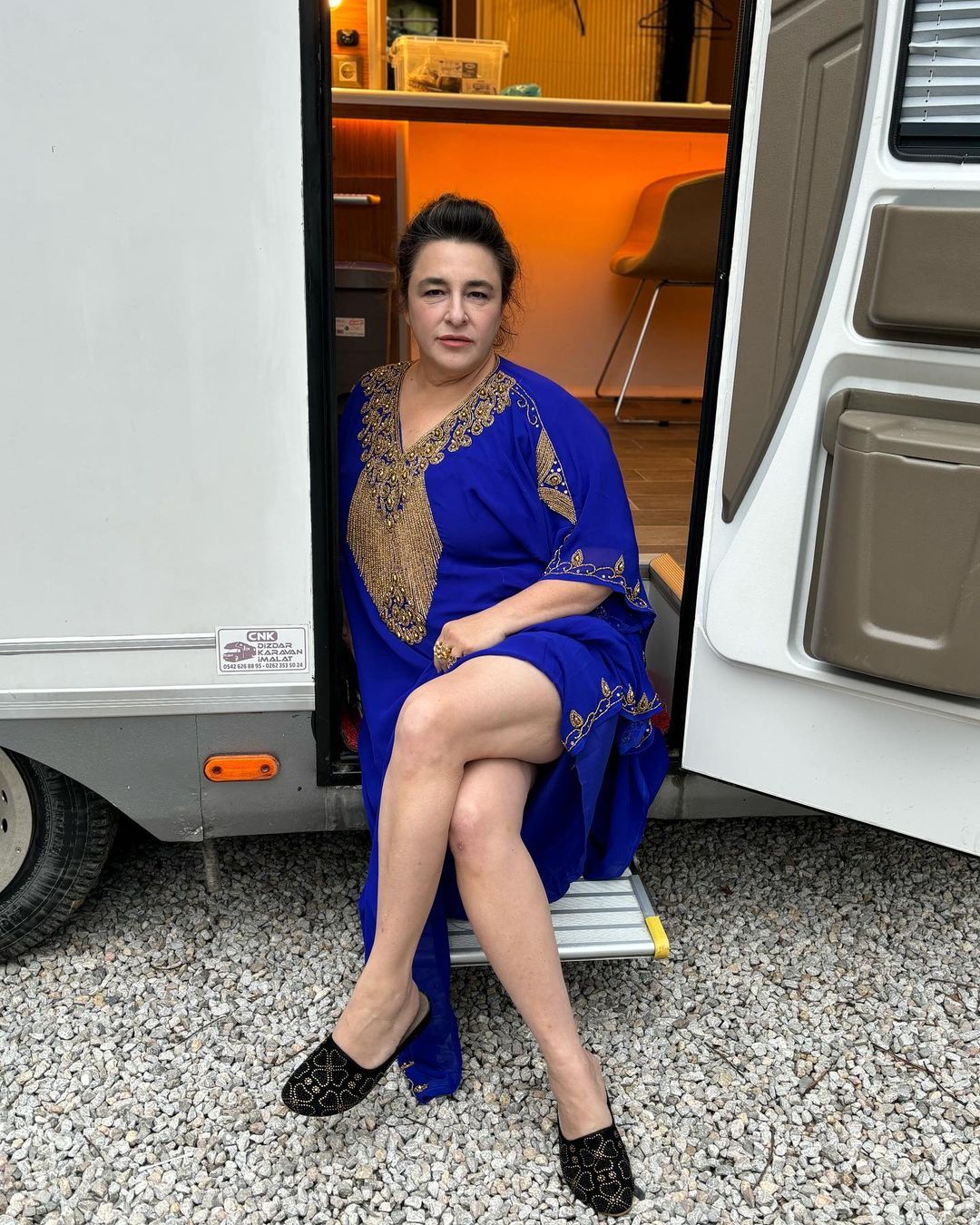 Esra Dermancıoğlu, Cannes'a giden oyunculara verdi veriştirdi! Hande Erçel, Meryem Uzerli, Birce Akalay, Pınar Deniz, Özge Özacar o sözlerden nasibini aldı 6