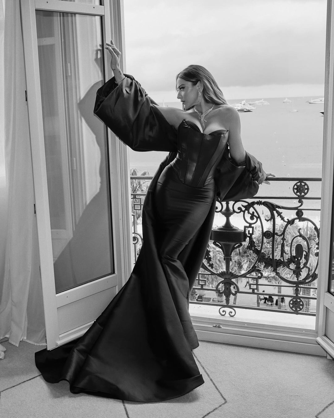 Hadise, Cannes Film Festivali'ne tarzıyla damga vurdu 3