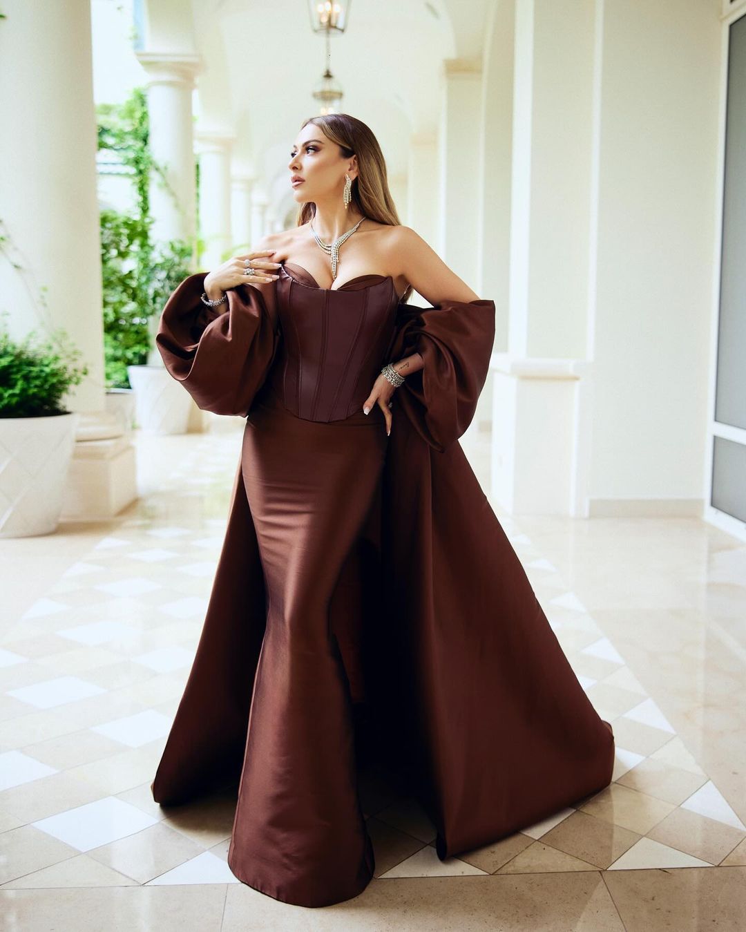 Hadise, Cannes Film Festivali'ne tarzıyla damga vurdu 2