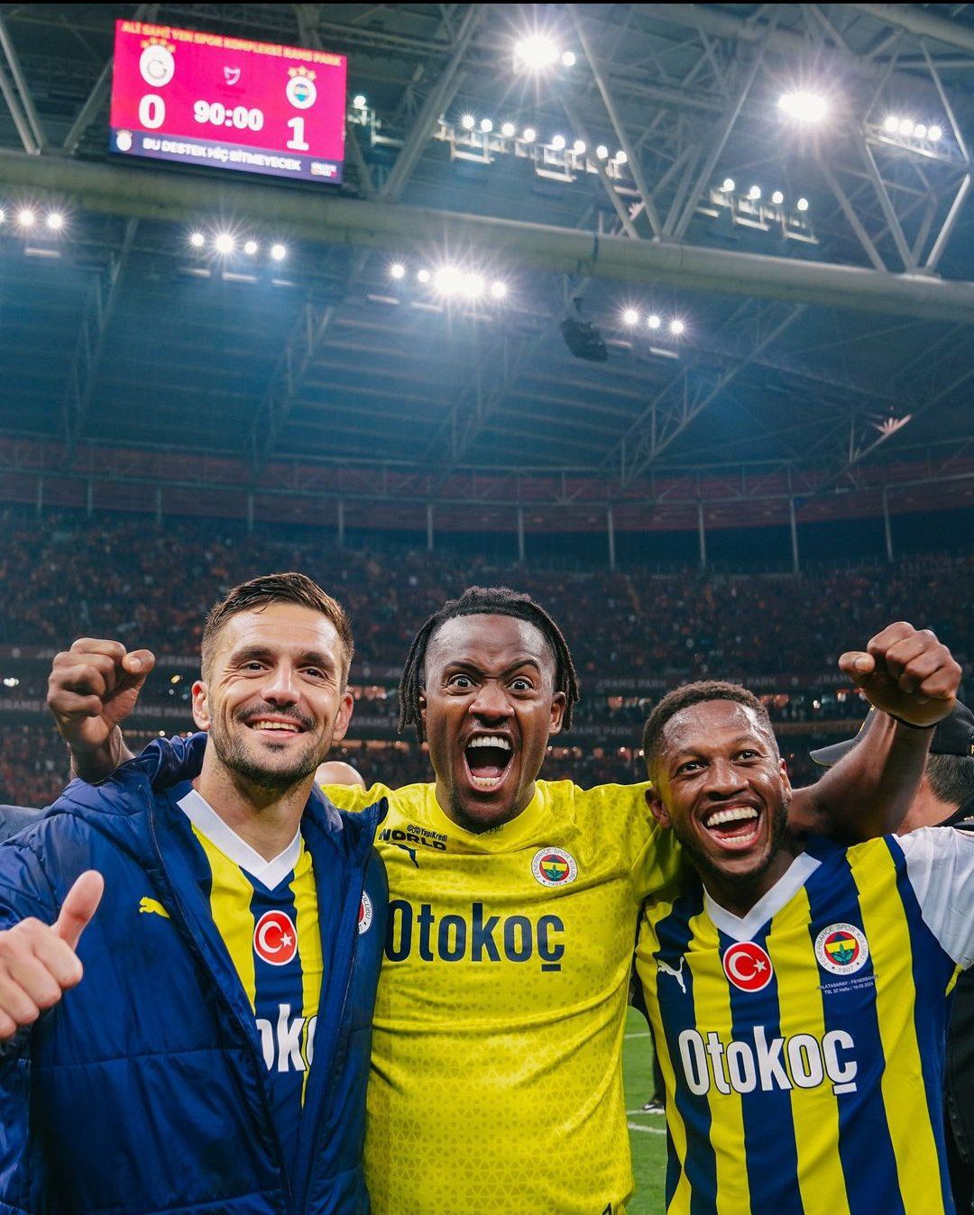 Ali Koç'tan Galatasaray maçı devre arasında olay yaratan teklif: "Sahadan çekilebilirsiniz!" Futbolcular neye uğradığını şaşırdı, Dusan Tadic ve Fred takımı alıp sahaya çıktı! 2
