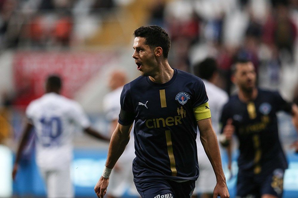 Süper Lig'de sezonun en iyi 20 oyuncusu açıklandı! Galatasaray Fenerbahçe'ye fark attı: İşte ligin en iyi futbolcuları 3