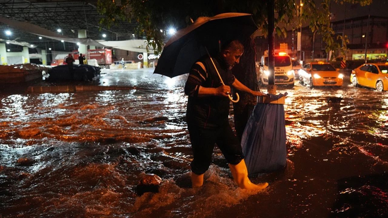 Meteoroloji'den kuvvetli sağanak uyarısı! Ani sel ve su baskınları yaşanabilir... Bu illerde yaşayanlar dikkat! 2