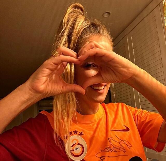 Cem Yılmaz'ın Galatasaray paylaşımı olay oldu! İşte ünlülerin paylaşımları... 5
