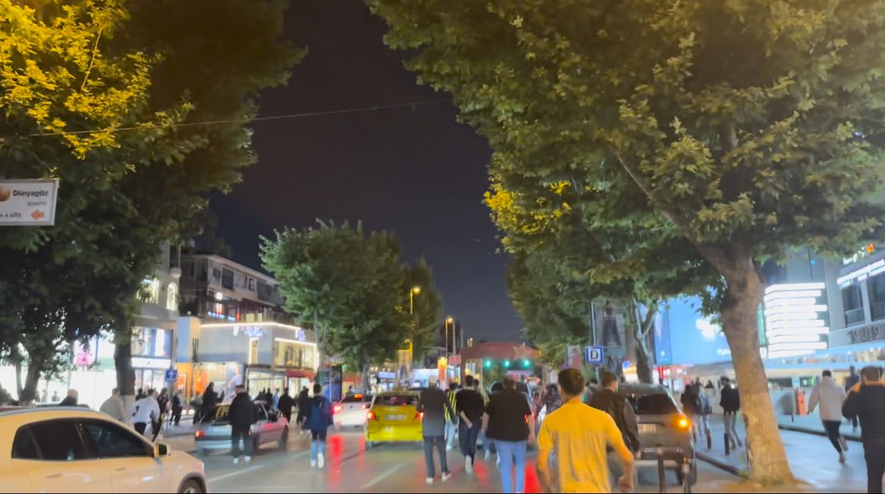 Bağdat Caddesi’nde Galatasaray taraftarlarının araçlarına saldırı 1