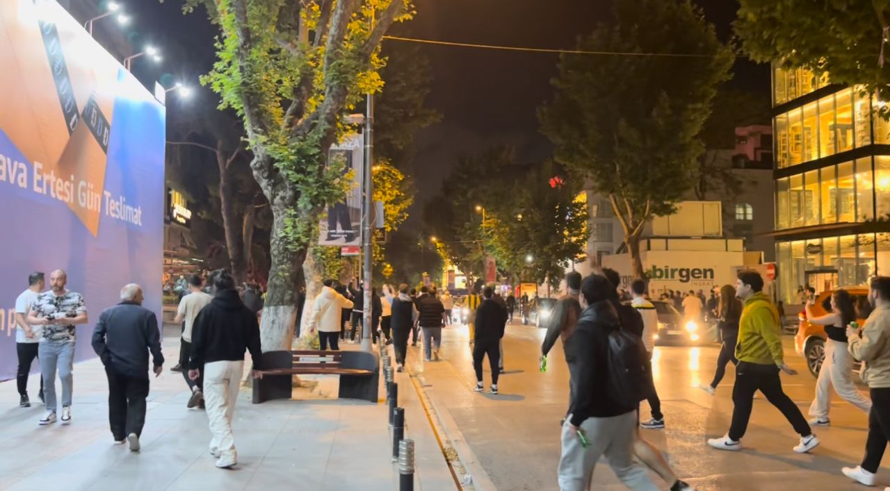 Bağdat Caddesi’nde Galatasaray taraftarlarının araçlarına saldırı 2