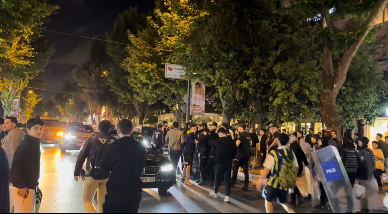 Bağdat Caddesi’nde Galatasaray taraftarlarının araçlarına saldırı 3