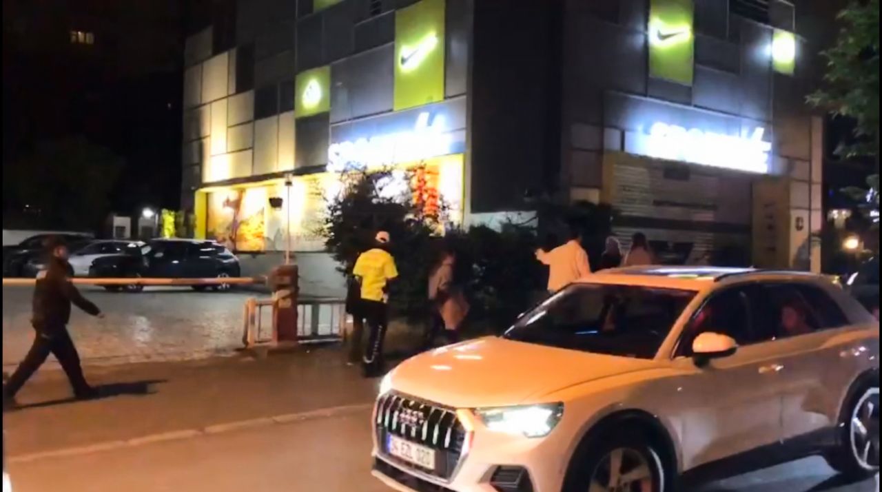 Bağdat Caddesi’nde Galatasaray taraftarlarının araçlarına saldırı 6