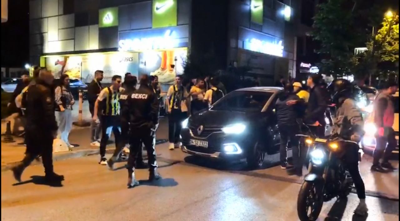 Bağdat Caddesi’nde Galatasaray taraftarlarının araçlarına saldırı 8