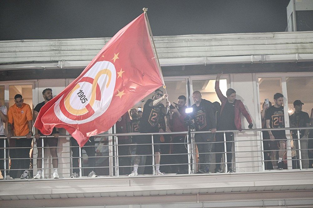 Galatasaray'a 1 milyar 350 milyon TL'lik dev gelir! Rakipleriyle aradaki makası giderek açıyor: Kasada yer kalmadı! 1