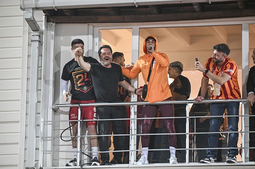 Galatasaray'ın şampiyonluğu Avrupa basınında manşetleri süsledi! "10 yıldır şampiyon olamayan Fenerbahçe'nin üzerinde 100 barajını geçtiler!" 5