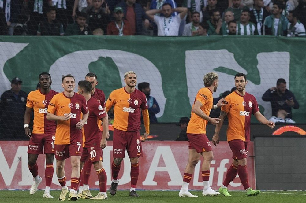 Galatasaray'ın şampiyonluğu Avrupa basınında manşetleri süsledi! "10 yıldır şampiyon olamayan Fenerbahçe'nin üzerinde 100 barajını geçtiler!" 14