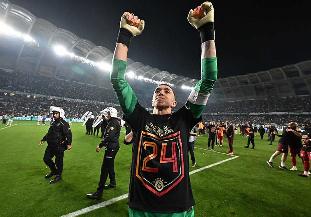 Süper Lig'de sezonun en iyi 11'i belli oldu! Galatasaray'dan Fenerbahçe'ye büyük fark: Cimbom listeye ambargo koydu, Fenerbahçeliler çıldırdı... 2