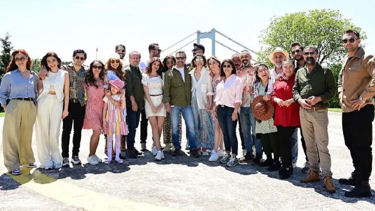 ATV'de bir devir kapanıyor! Ben Bu Cihana Sığmazam dizisi veda zamanı! İşte setten son kareler... 1