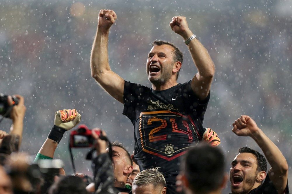 Galatasaray'da yönetim Okan Buruk için harekete geçiyor! İşte kazanacağı yıllık ücret 1