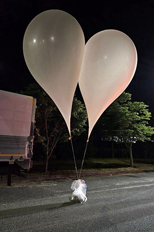 Kuzey Kore, Güney Kore'ye içi dışkı dolu balonlar gönderdi! 2