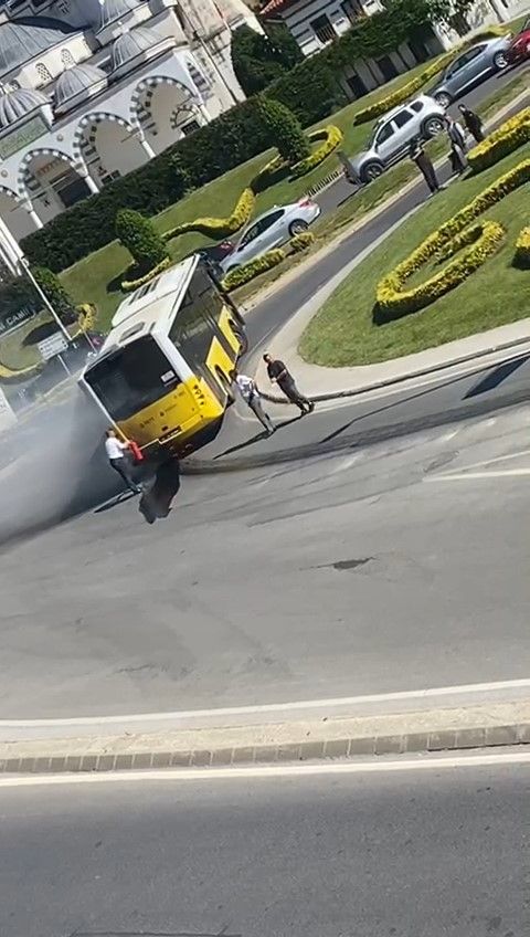 İETT otobüsünden aniden dumanlar yükseldi! Maltepe'de korku dolu anlar... 3