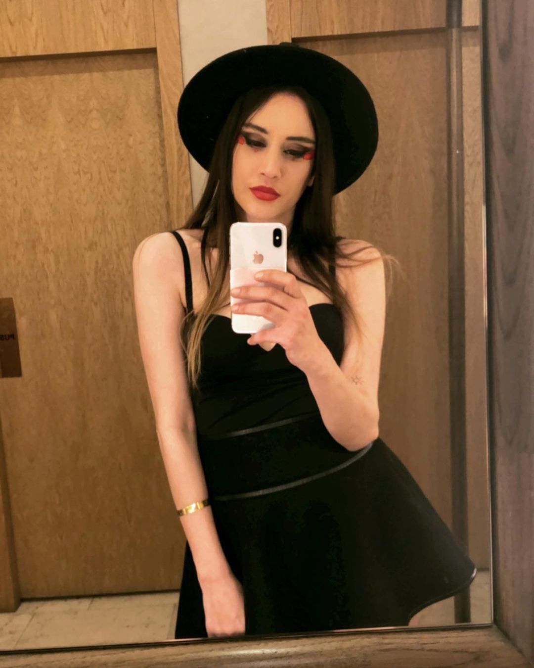 Müjde Uzman'dan sonra Zeynep Koçak hastalığını açıklayıp isyan etti! 3