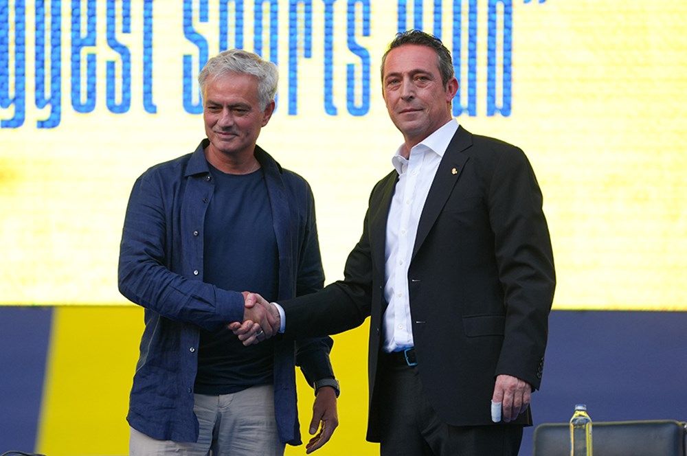 Fenerbahçe'nin Jose Mourinho töreni Avrupa basınında manşetleri süsledi: "İstanbul'da çılgın atmosfer! Mourinho pop yıldızı gibi karşılandı" 7